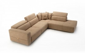 Luxurious Sectional Upholstered in Real Leather with Pillows