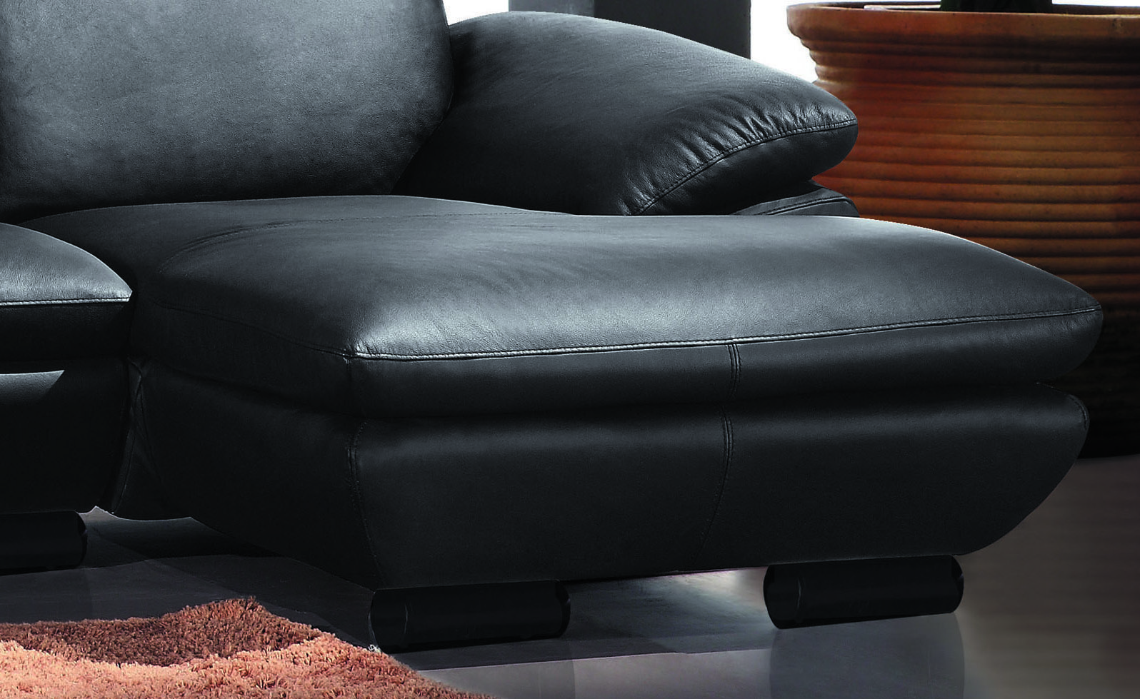 Modern Sectional Upholstered in Real Leather - Click Image to Close