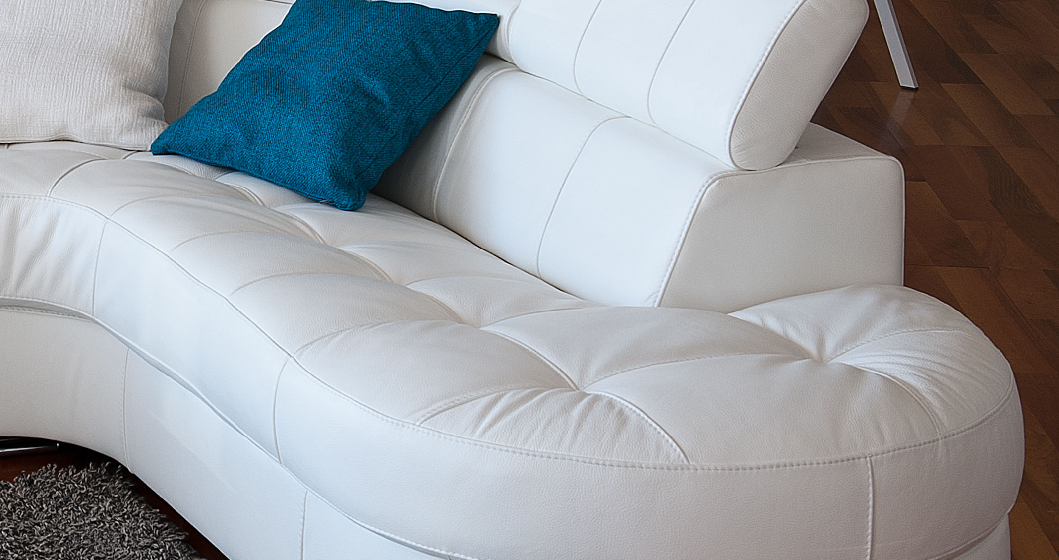 Elegant Curved Sectional Sofa in Leather - Click Image to Close