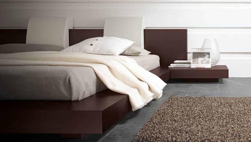 Made in Italy Wood Modern Master Bedroom Set with Headboard Pillows - Click Image to Close