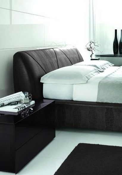 Made in Italy Leather Platform Bedroom Set with Extra Storage - Click Image to Close