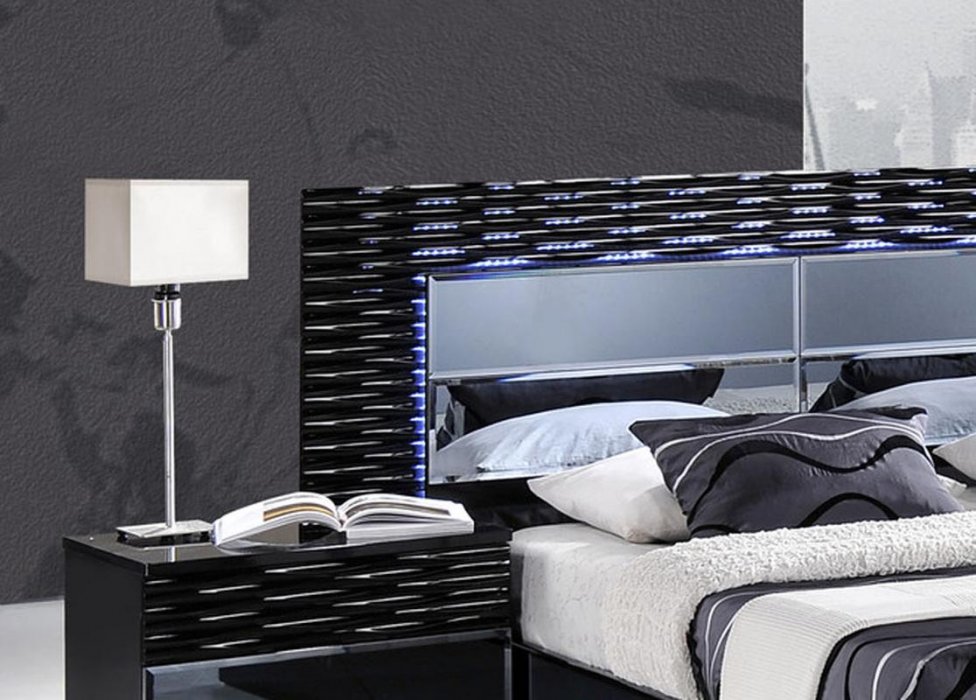 Lacquered Exclusive Quality Platform and Headboard Bed - Click Image to Close