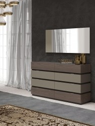 Sophisticated Quality Luxury Bedroom Sets with Padded Bed