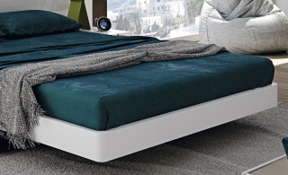 Lacquered Stylish Wood Platform and Headboard Bed