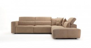 Luxurious Sectional Upholstered in Real Leather with Pillows