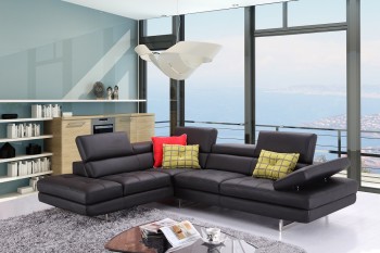 Luxurious Curved Sectional Sofa in Leather Luxurious Curved Sectional Sofa in Leather