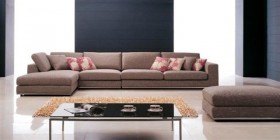 Fashionable Mircofiber Sectional with Chaise with Pillows