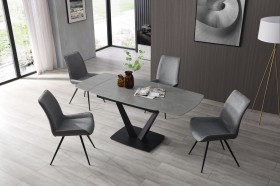 Extendable Table with Comfortable Chairs