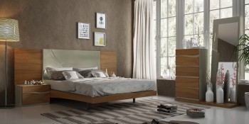 Lacquered Unique Quality Platform and Headboard Bed Lacquered Unique Quality Platform and Headboard Bed