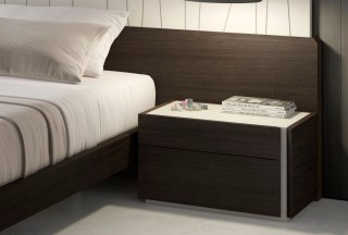 Lacquered Fashionable Wood Platform and Headboard Bed with Long Panels