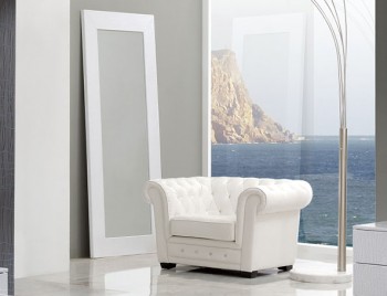 Spain Made Luxurious Chair in White Tufted Leather