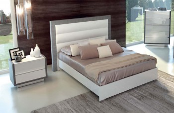 Lacquered Made in Italy Wood Luxury Platform Bed