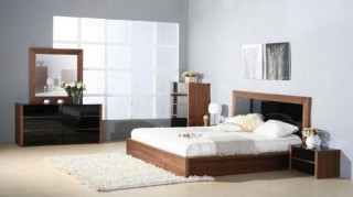 Lacquered Exclusive Wood Platform And Headboard Bed