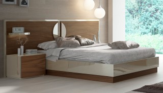 Lacquered Elegant Quality Elite Platform Bed with Extra Storage