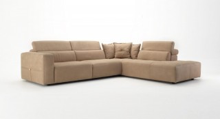 Luxurious Sectional Upholstered in Real Leather with Pillows