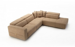 Luxurious Sectional Upholstered in Real Leather with Pillows