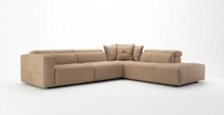 Luxurious Sectional Upholstered in Real Leather with Pillows