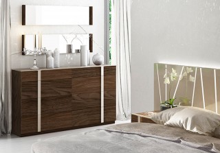 Exclusive Wood Luxury Bedroom Set feat Light