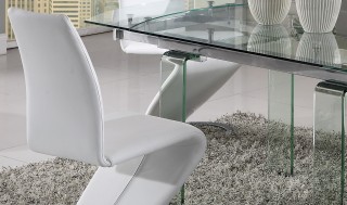 Urban Transparent Glass Table with Curved White Leather Chairs