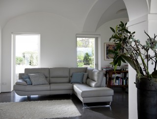 Luxurious Leather Corner Sectional Sofa