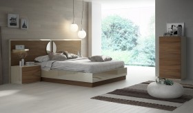 Lacquered Elegant Quality Elite Platform Bed with Extra Storage