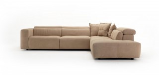 Luxurious Sectional Upholstered in Real Leather with Pillows