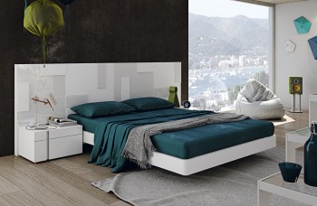 Lacquered Stylish Wood Platform and Headboard Bed