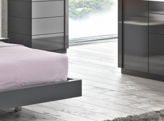 Lacquered Stylish Wood Elite Platform Bed with Long Panels