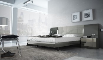 Lacquered Extravagant Wood Luxury Platform Bed Lacquered Extravagant Wood Luxury Platform Bed