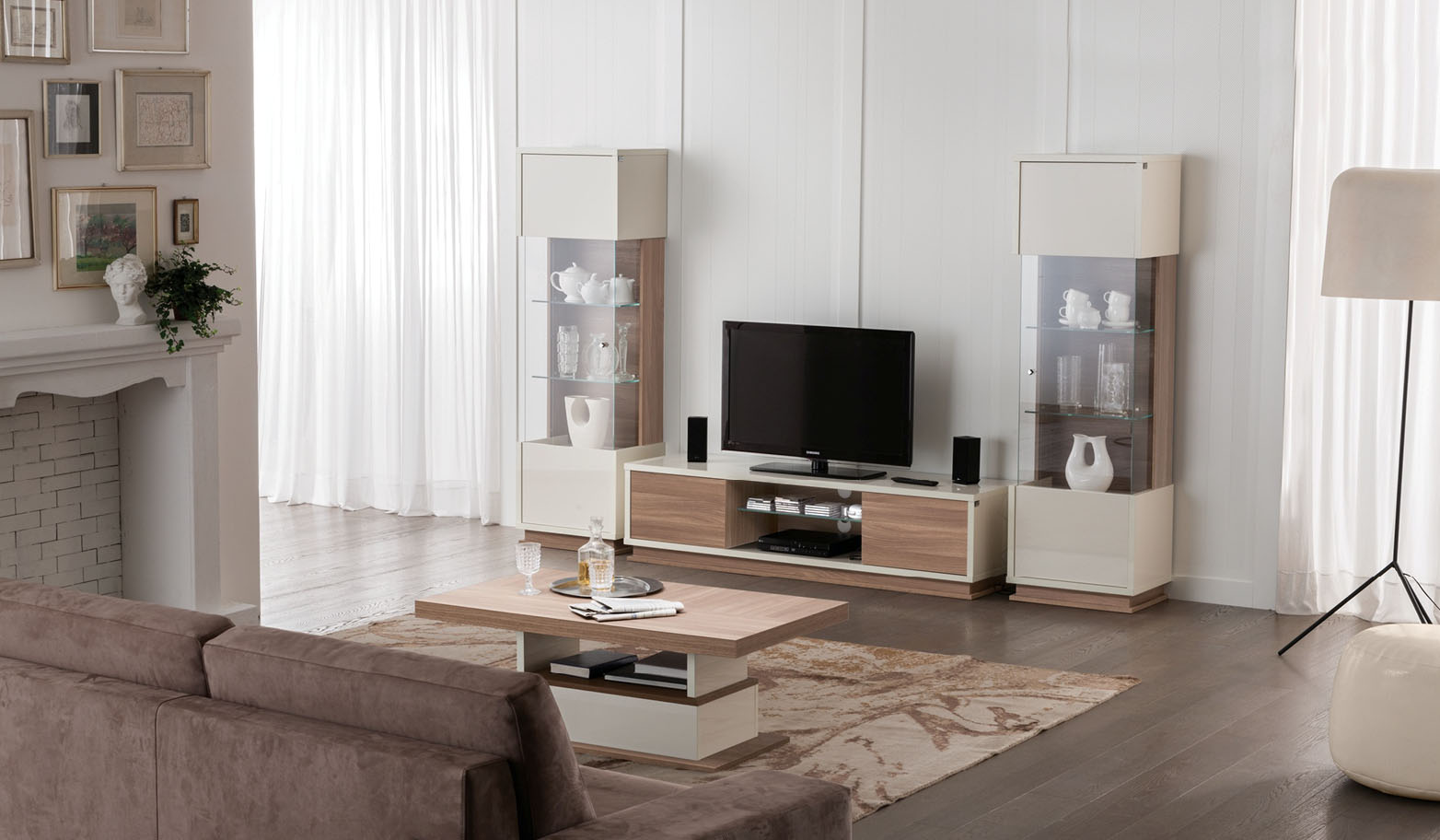 Italian Entertainment Center Finished in Light Oak - Click Image to Close