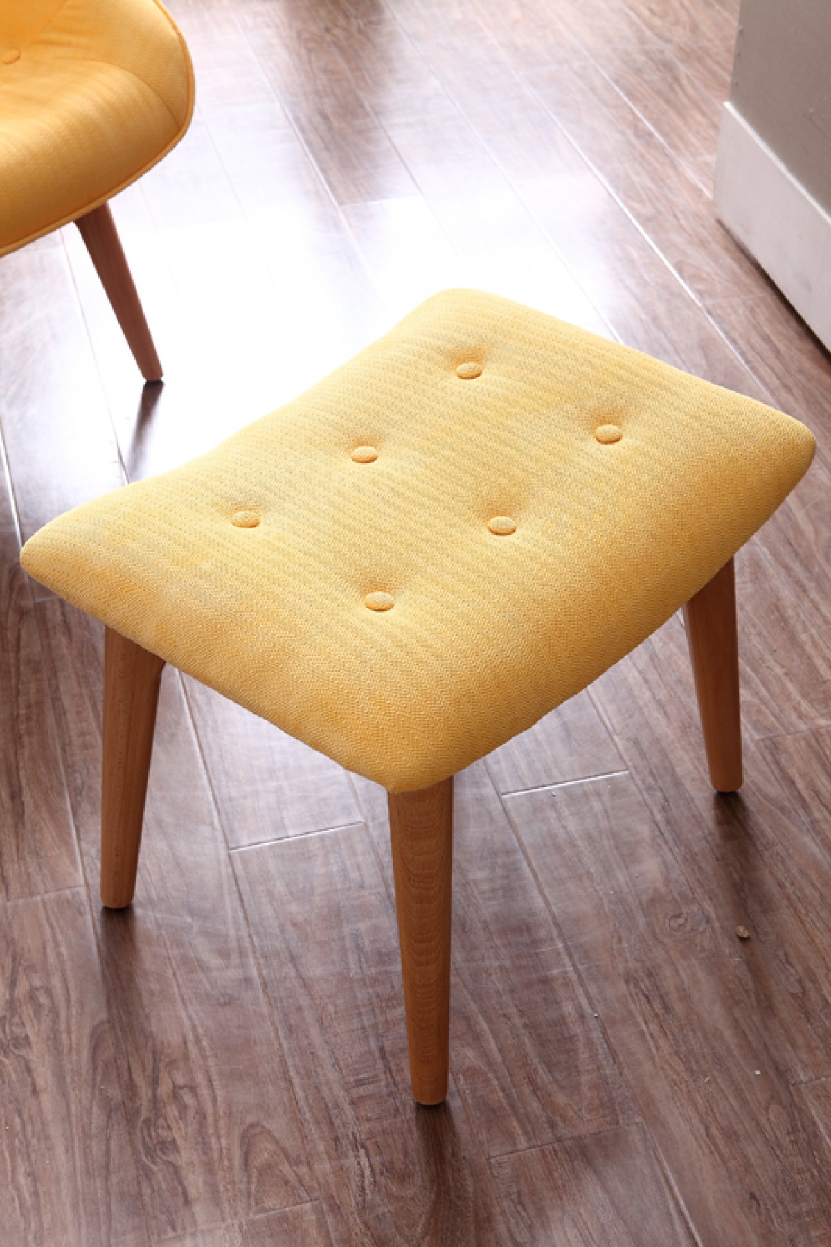 Cozy Yellow Fabric Chair with Ottoman - Click Image to Close