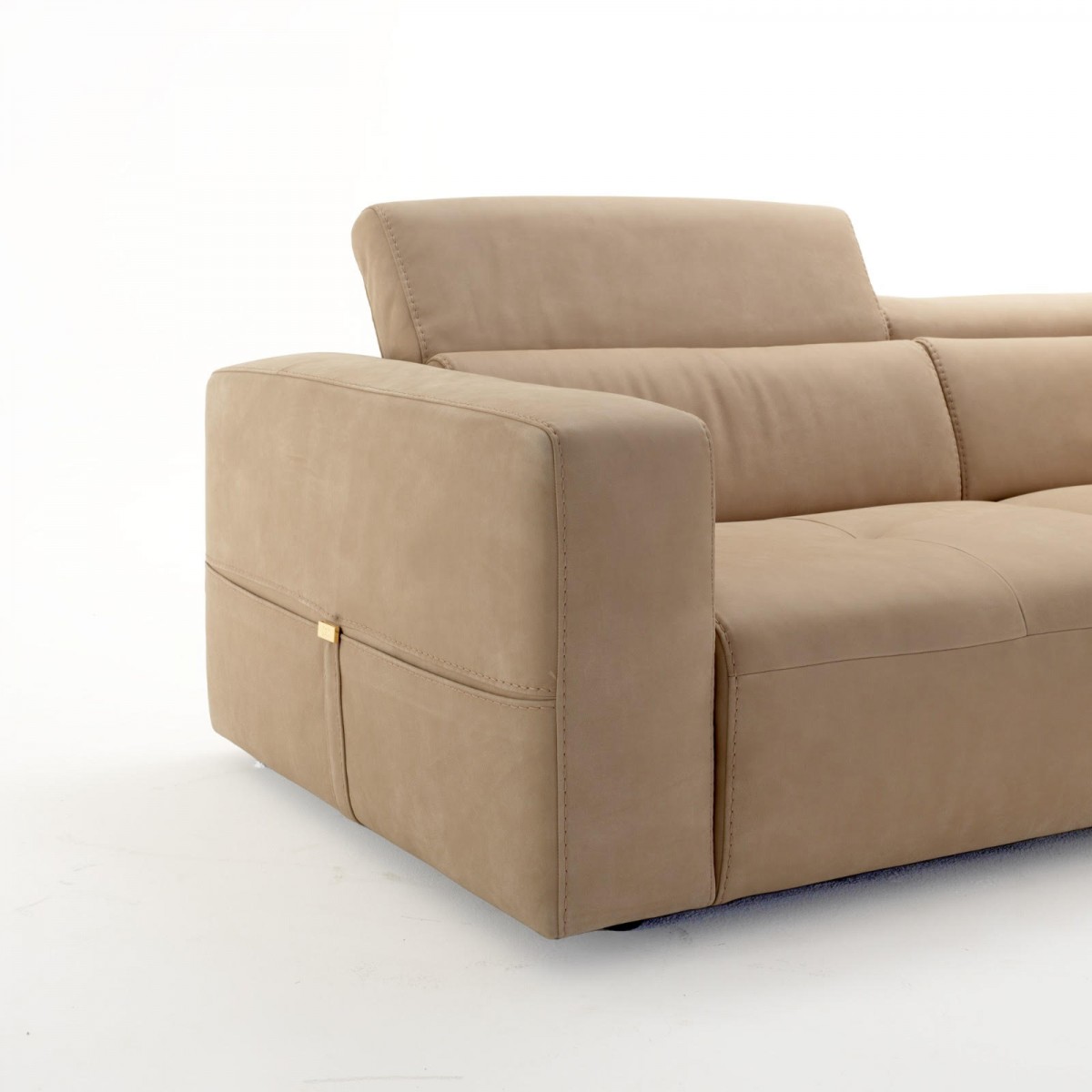 Luxurious Sectional Upholstered in Real Leather with Pillows - Click Image to Close