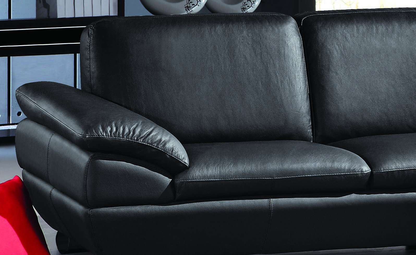 Modern Sectional Upholstered in Real Leather - Click Image to Close