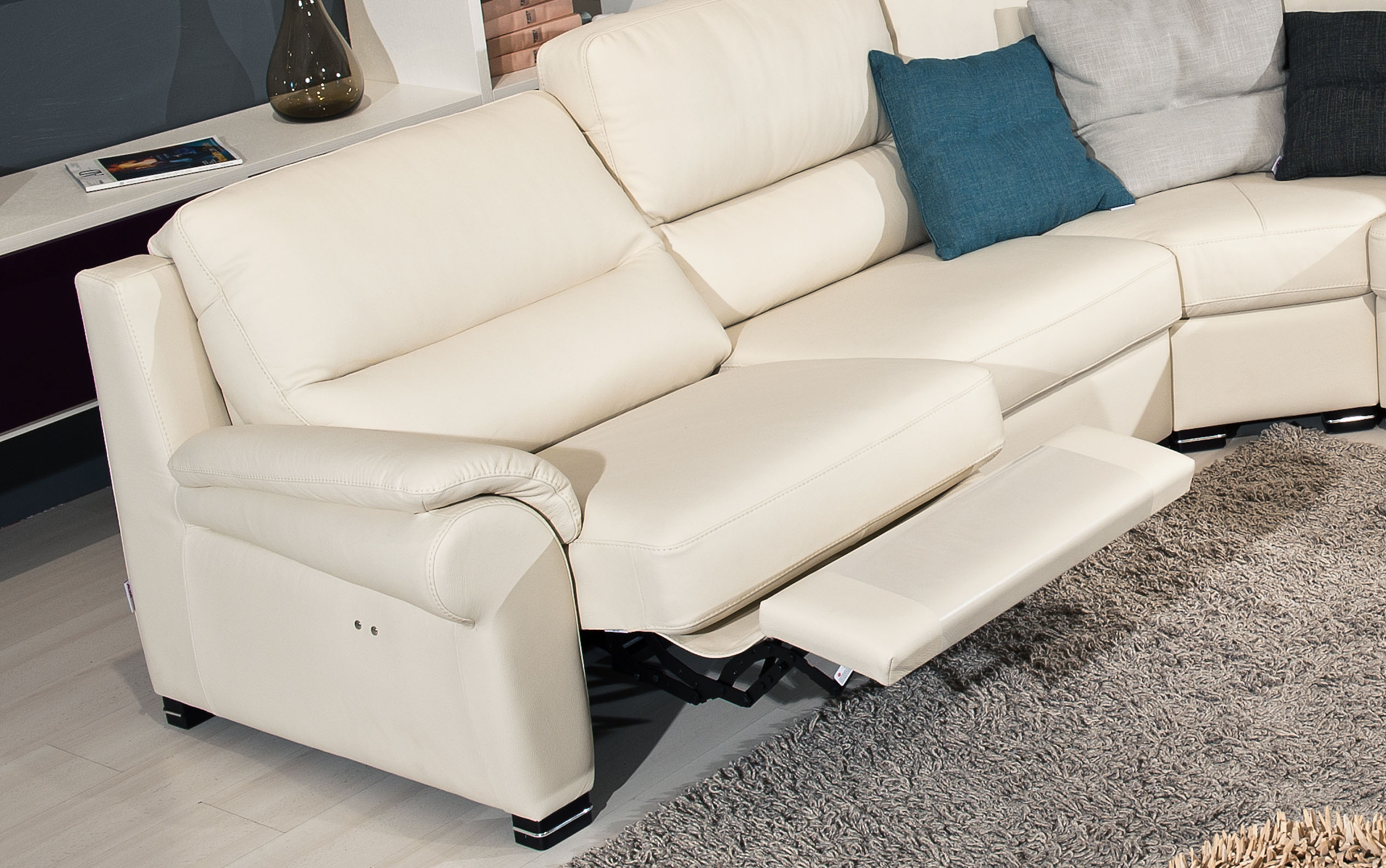 Exclusive Designer Full Italian Sectional - Click Image to Close