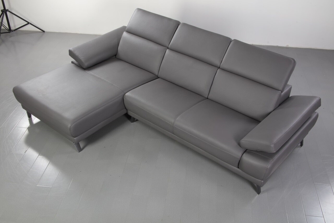 Luxury Sectional Upholstered in Real Leather - Click Image to Close