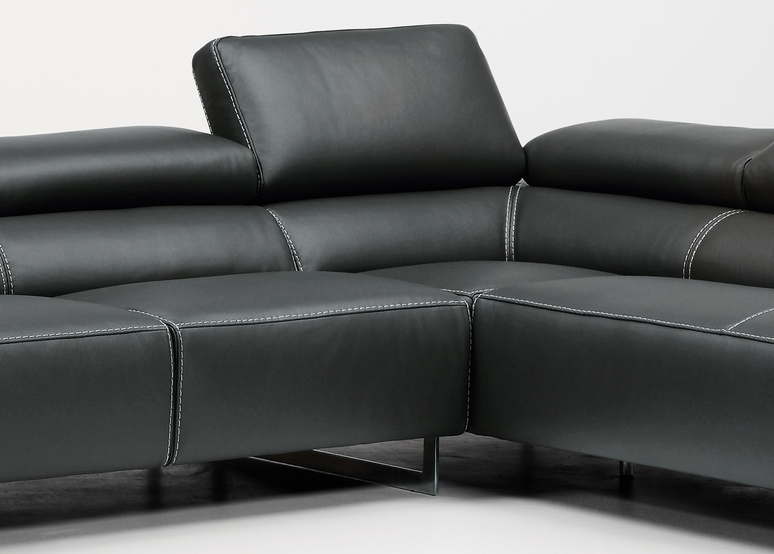 Luxurious Full Leather Sectional with Chaise - Click Image to Close