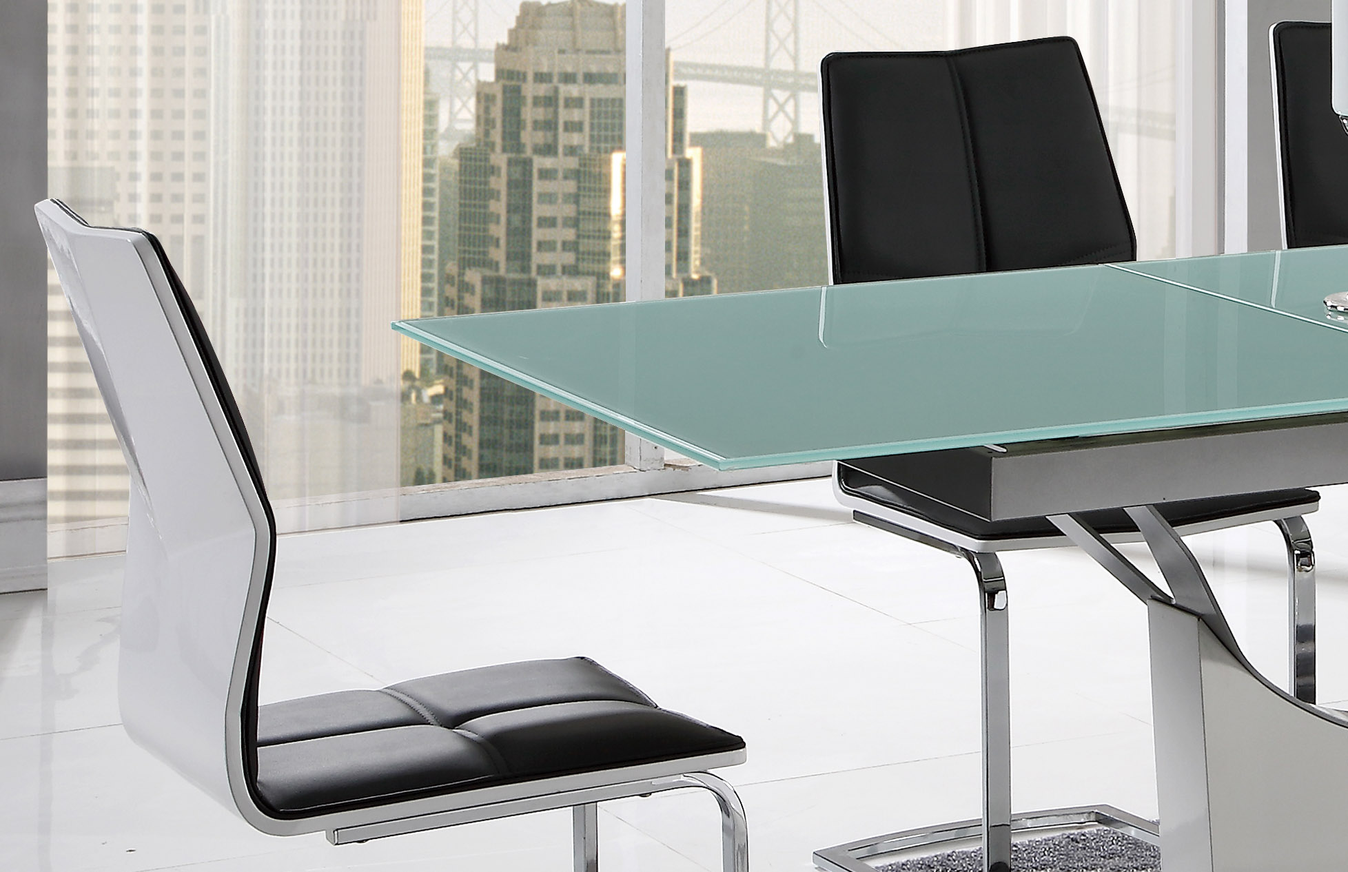Extendable Table with Comfortable Chairs - Click Image to Close
