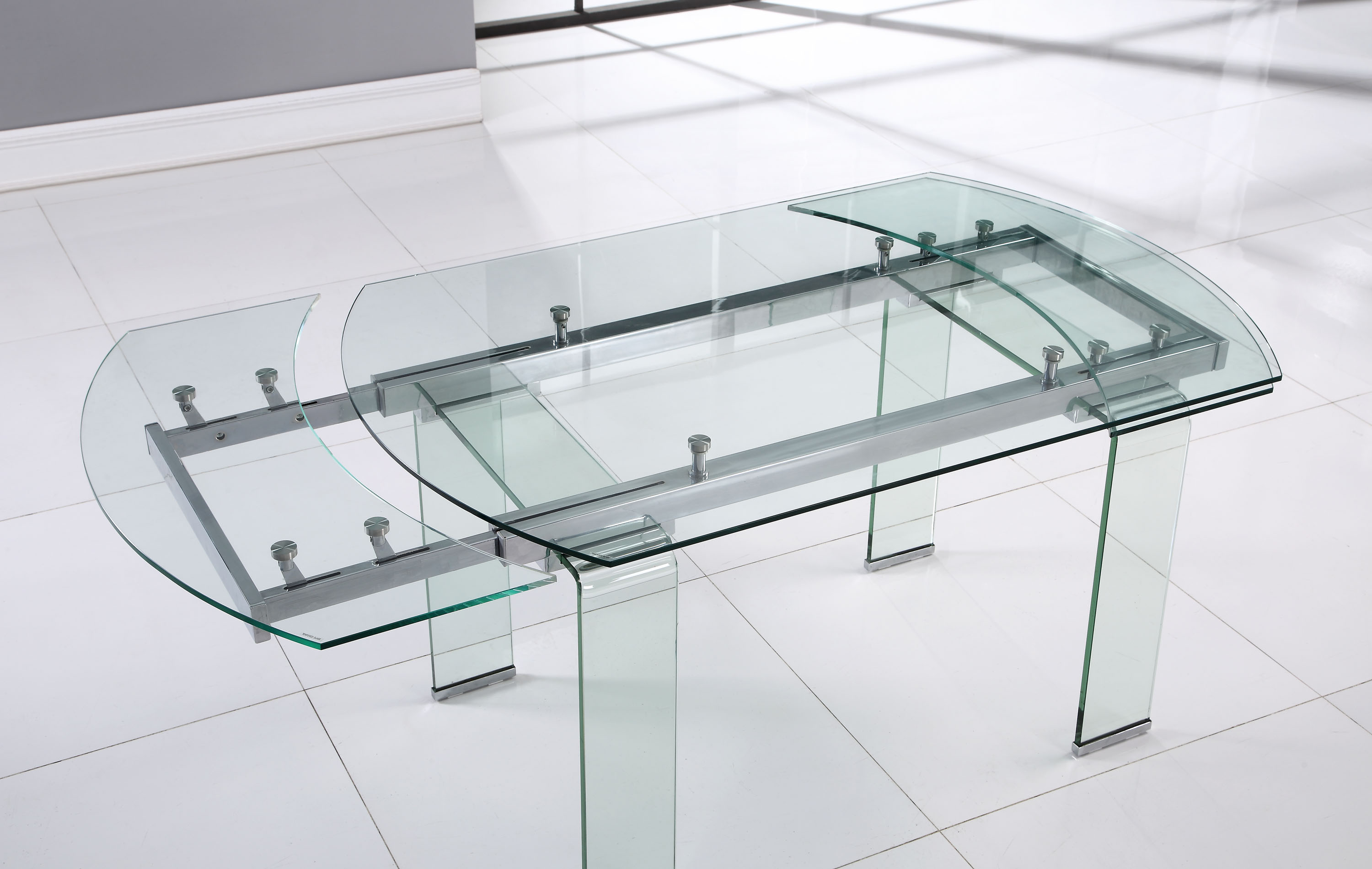 Urban Transparent Glass Table with Curved White Leather Chairs - Click Image to Close