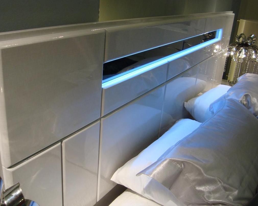 Elegant Wood Elite Modern Bedroom Sets with Light System