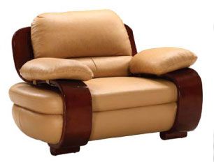 Decoratively Stitched Tan Color Comfortable Leather Chair Decoratively Stitched Tan Color Comfortable Leather Chair