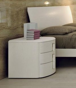 White Color Italian Three Drawer Night Stand with Handles White Color Italian Three Drawer Night Stand with Handles