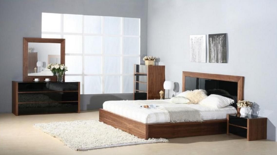 Lacquered Exclusive Wood Platform And Headboard Bed - Click Image to Close