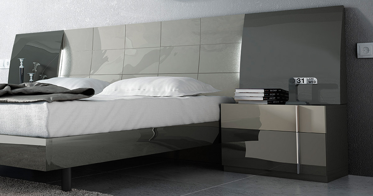 Lacquered Extravagant Wood Luxury Platform Bed - Click Image to Close